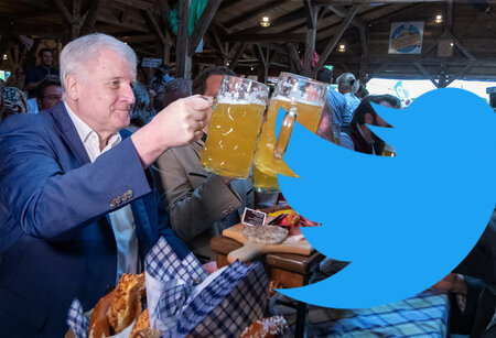 Ein Prost auf sich. Seehofer im Bierzelt, Töging, 2. August Ein Prost auf sich. Seehofer im Bierzelt, Töging, 2. August