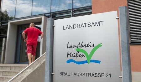 Nicht nur auf Nachfrage: Auch das Landratsamt in Meißen muss von... Nicht nur auf Nachfrage: Auch das Landratsamt in Meißen muss von...
