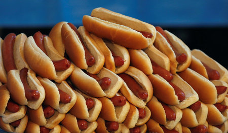 Da wollte natürlich zum Würstchen im länglichen Brötchen auch ke...