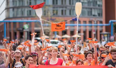 Flashmob unter dem Motto »Seenotrettung ist kein Verbrechen« am ...