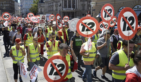 Widerstand gegen 12-Stunden-Arbeitstag und die 60-Stunden-Arbeit...