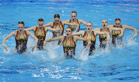 Sammlungsbewegung der Randsportarten, Synchronschwimmerinnen sin...
