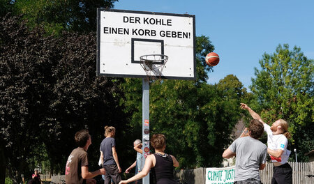 »Klimacamper« halten sich sportlich fit für kommende Aktionen (P...