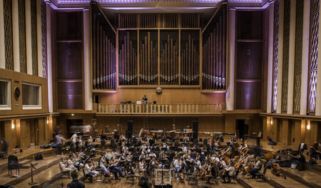 Geradliniger Charme und Weichheit des Ovals: Der »Große Aufnahme...