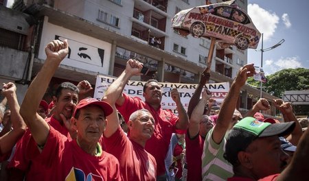 Solidarität mit Maduro: Tausende Menschen demonstrierten am Mont...