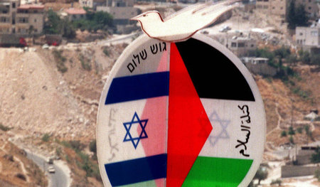 Für Frieden in Nahost: Nahe Köln wird im Rahmen eines Projekts v...