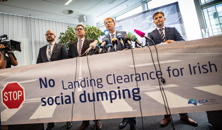 »Keine Landeerlaubnis für irisches Sozialdumping«: Die Gewerksch... »Keine Landeerlaubnis für irisches Sozialdumping«: Die Gewerksch...