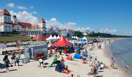 Auf Rügen, hier Binz, und Usedoom boomt der Tourismus: »Kritisch...