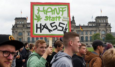 Repression ist der falsche Weg: Hanfparade in Berlin am 12. Augu... Repression ist der falsche Weg: Hanfparade in Berlin am 12. Augu...