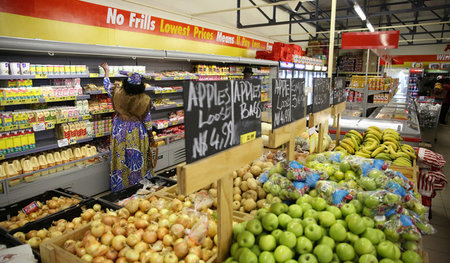Shoprite wirbt mit »No frills – nichts Überflüssiges« (Foto vom ...