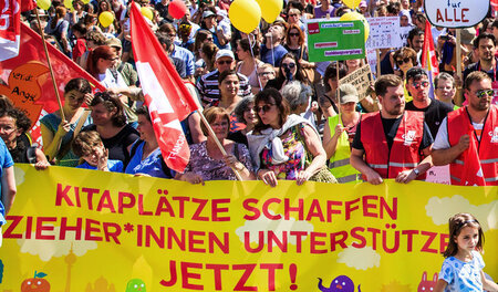 Das Bundesfamilienministerium hat noch nicht verstanden: Demonst... Das Bundesfamilienministerium hat noch nicht verstanden: Demonst...