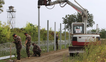 Fakten schaffen: Ungarische Soldaten an der Grenze zu Kroatien (...
