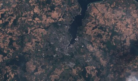 Vertrocknete Landschaft: Satellitenaufnahme von Schleswig-Holste...