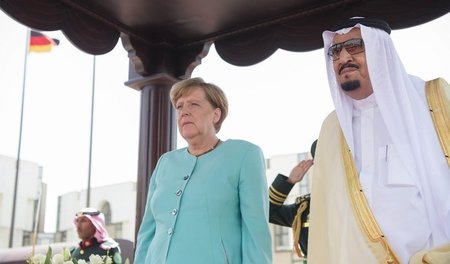 Lukrative Geschäfte: Bundeskanzlerin Angela Merkel und der saudi...