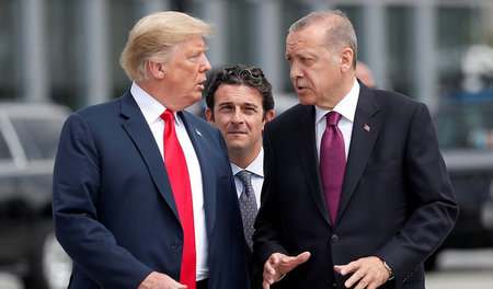 US-Präsident Trump (l.) und sein türkischer Amtskollege Erdogan ...