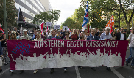 Bundesweit aktiv: Demonstration des Bündnisses »Aufstehen gegen ... Bundesweit aktiv: Demonstration des Bündnisses »Aufstehen gegen ...