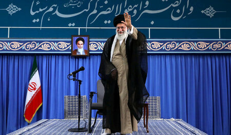 Irans oberster Führer Ali Khamenei am Montag in Teheran Irans oberster Führer Ali Khamenei am Montag in Teheran