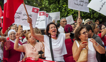 Für Gleichberechtigung: Frauen demonstrieren in Tunis dafür, die... Für Gleichberechtigung: Frauen demonstrieren in Tunis dafür, die...