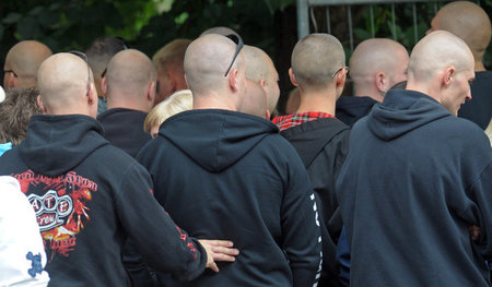 Thüringen hat erneut ein neonazistisches Openair-Konzert zu erwa... Thüringen hat erneut ein neonazistisches Openair-Konzert zu erwa...