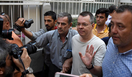Krise zwischen USA und Türkei schwelt weiter: Pfarrer Andrew Bro... Krise zwischen USA und Türkei schwelt weiter: Pfarrer Andrew Bro...