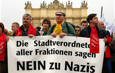 Losungen statt Unterstützung lokaler antifaschistischer Initiati... Losungen statt Unterstützung lokaler antifaschistischer Initiati...