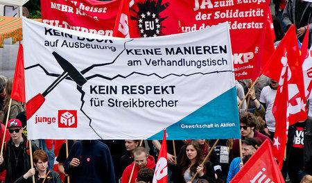 Wenn schon kein Respekt von den Gewerkschaftern, dann aber wenig... Wenn schon kein Respekt von den Gewerkschaftern, dann aber wenig...