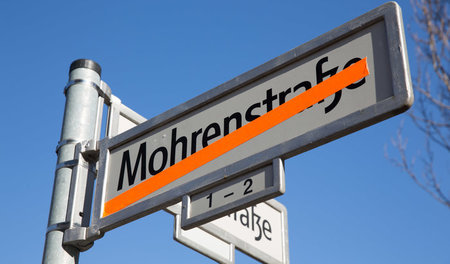 Rassismus und Kolonialismus sichtbar machen: Protest gegen Straß...