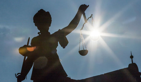 Wozu Recht, wenn es auch anders geht? Figur der Justitia am Röme...