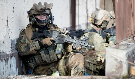 Die KSK-Eliteeinheit im März 2017 im sachsen-anhaltinischen Magd... Die KSK-Eliteeinheit im März 2017 im sachsen-anhaltinischen Magd...