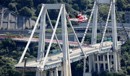 Eingestürzt: Am Dienstag fiel ein Teil der Morandi-Brücke in Gen... Eingestürzt: Am Dienstag fiel ein Teil der Morandi-Brücke in Gen...