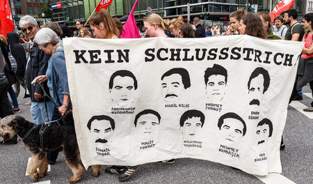 Demonstranten mit Porträts von NSU-Opfern am 14. Juli in Hamburg