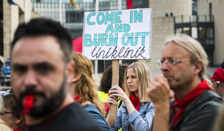 Die Beschäftigten streiken einfach weiter, obwohl die Vorstände ...