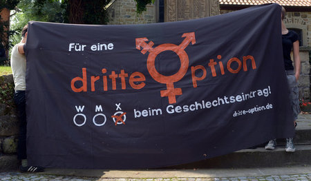 Noch lange nicht am Ziel: Demonstration für dritte Geschlechtsop...
