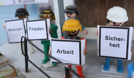 Zeit zum Aufstehen: Laut IG Metall herrscht im »Playmobil«-Werk ...