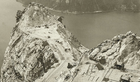 Proletarische Insel: Steinbruch Hochlindach, im Hintergrund der ...