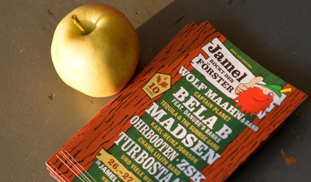 Ein Apfel und vier Sahnehäubchen (Programmhefte in Jamel, 2016)