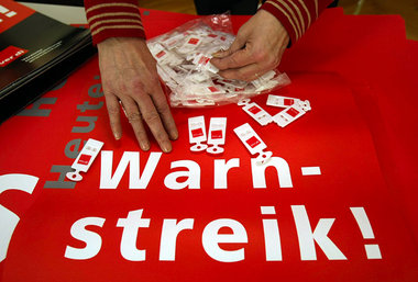 Kräftemessen im öffentlichen Dienst: Jetzt werden die Trillerpfe... Kräftemessen im öffentlichen Dienst: Jetzt werden die Trillerpfe...