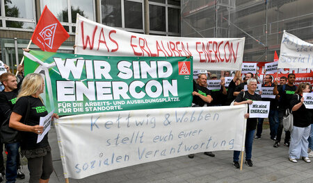 Protest gegen den Jobkahlschlag bei Enercon vor dem niedersächsi...