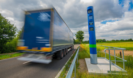 Bund und Private rasen mit Saus und Braus in die Flitterwochen Bund und Private rasen mit Saus und Braus in die Flitterwochen