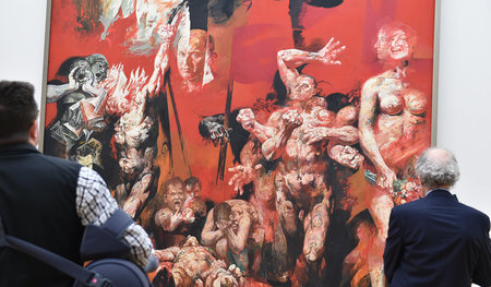 »Nein, i wo ...« – Besucher vor Willi Sittes Palast-Gemälde »Die...