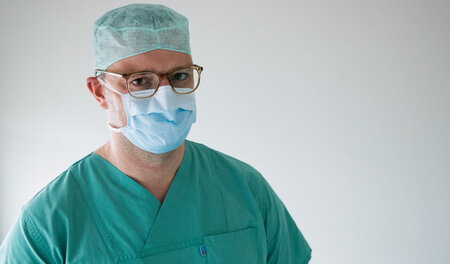 Irgendetwas stimmt auch hier nicht: Gesundheitsminister Jens Spa... Irgendetwas stimmt auch hier nicht: Gesundheitsminister Jens Spa...