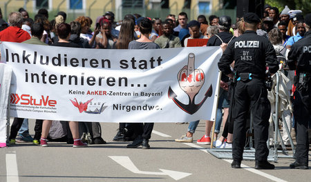 In Bayern bleibt die Politik der CSU-Staatsregierung nicht unwid...