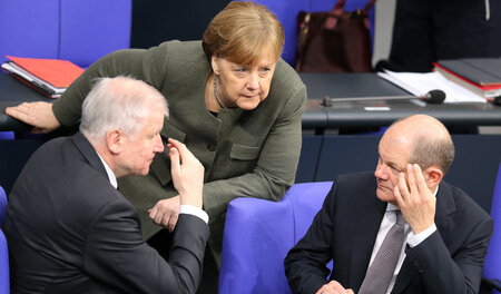 Kanzlerin Angela Merkel (CDU) traf sich mit Bundesinnenminister ...