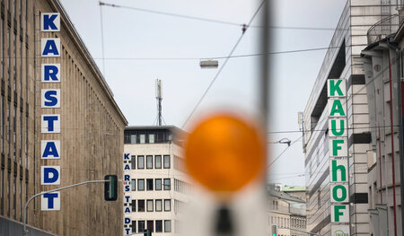 Aus den beiden Nachbarn könnte bald ein Konzern werden (Karstadt...