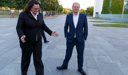 Glaubwürdiger geht nicht: Andrea Nahles und Olaf Scholz posieren...