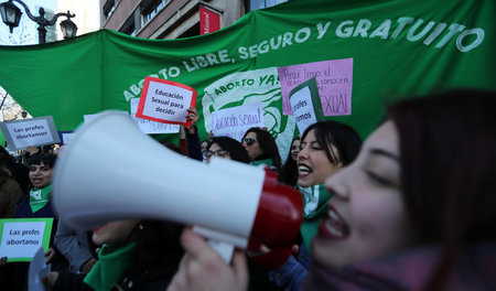 Demonstration für das Recht auf Abtreibung in Santiago de Chile ...