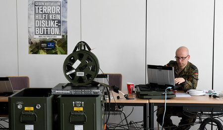 Auf Witz getrimmte Werbebotschaften an das internetaffine Publik... Auf Witz getrimmte Werbebotschaften an das internetaffine Publik...