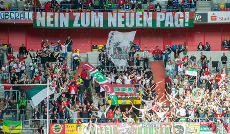 In NRW protestieren auch Fußballfans gegen das von »Schwarz-gelb...