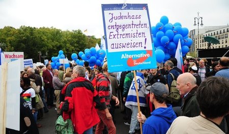 Islamophobie als verbindendes Element: AfD-Anhänger – hier auf e...