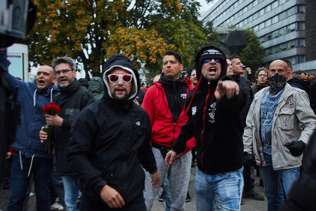 Journalisten und Polizisten angegriffen: »Trauernde« Rechte am S...